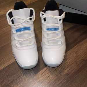 Air Jordan 11 Low Legend Blue